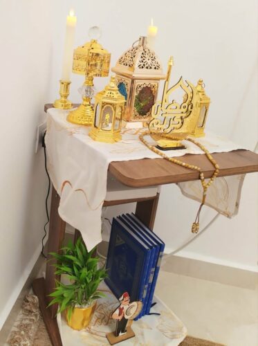 Table  élégante carrée Ref DC50 photo review